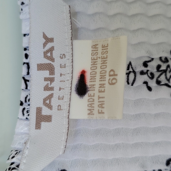 3/$30 TanJay Petites Stretch Pleat Sleeveless Top - Picture 5 of 6